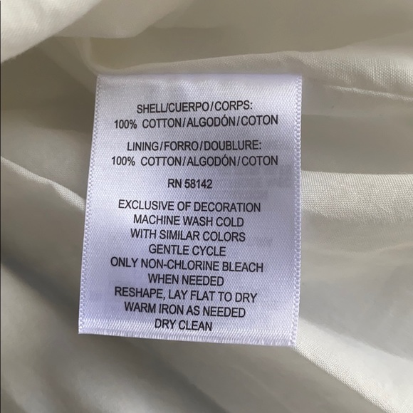 Firm Price. Gal meets glam Anna sleeveless V-neck dress. - Picture 8 of 11